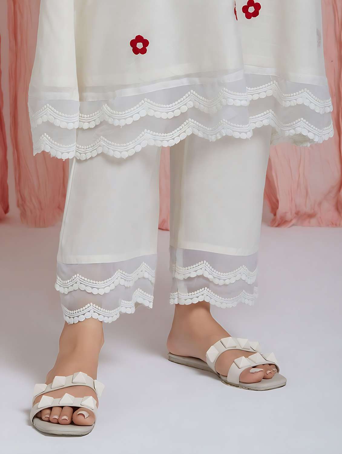 women round neck embroidered a-line kurta - 20895981 -  Standard Image - 5