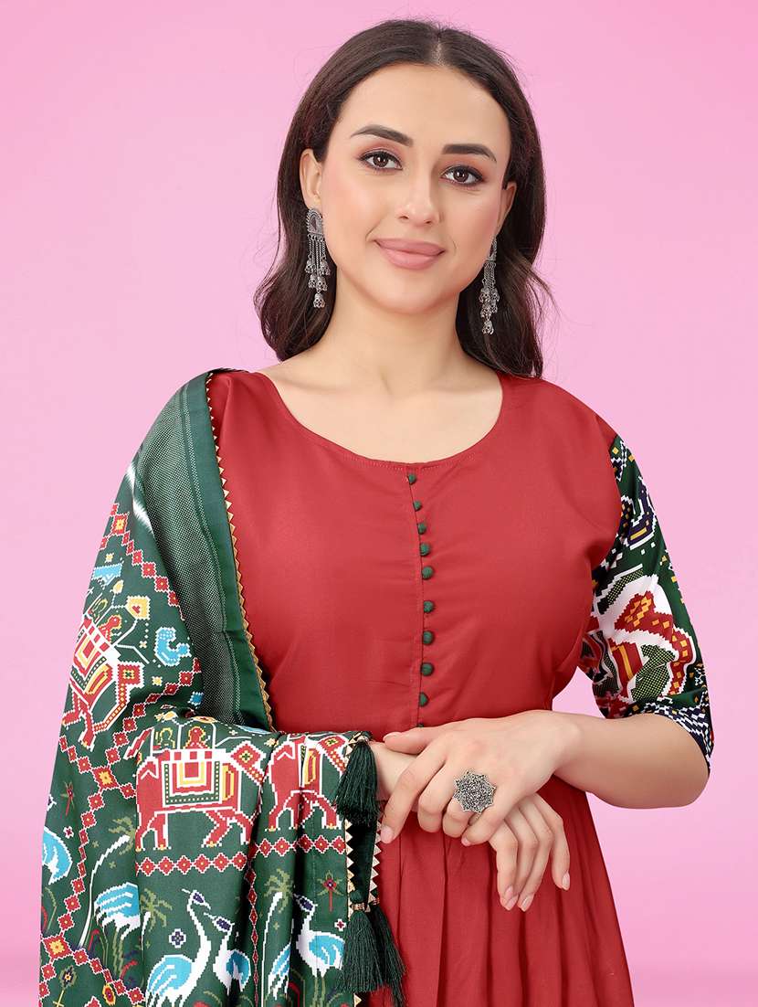 women red round neck flared gown - 20911598 -  Standard Image - 3