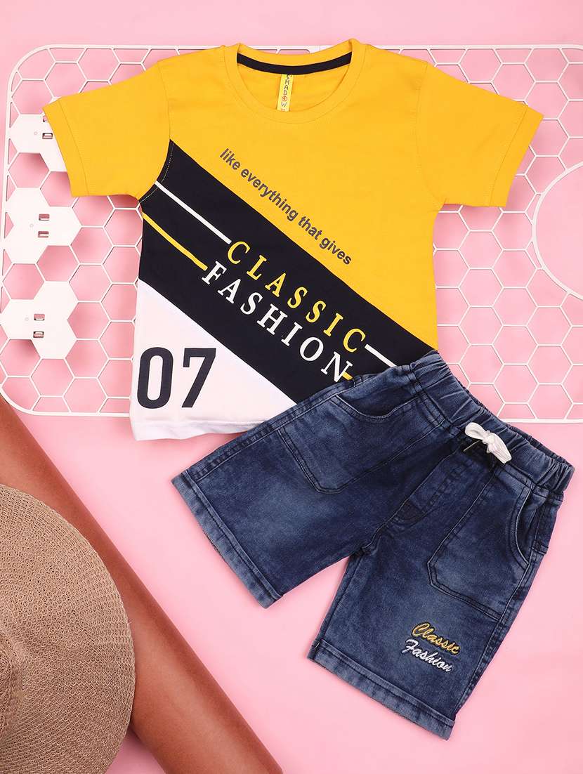 boys round neck printed shorts set