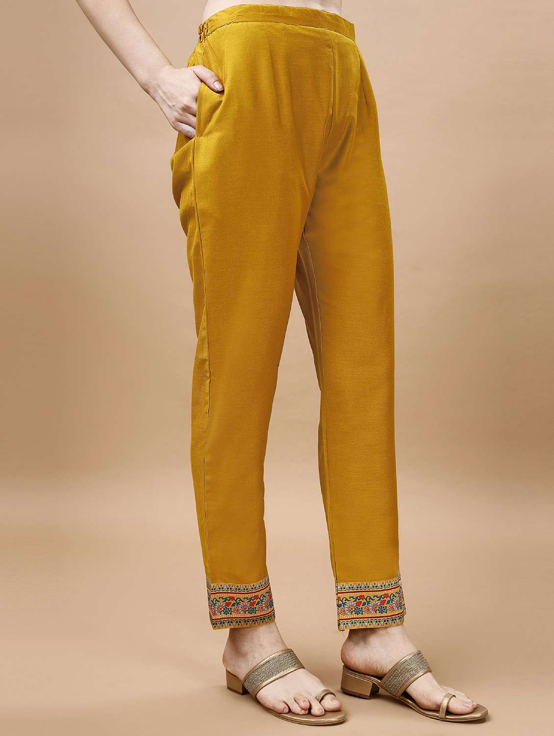 women placement print kurta pant set with dupatta - 20929896 -  Standard Image - 3