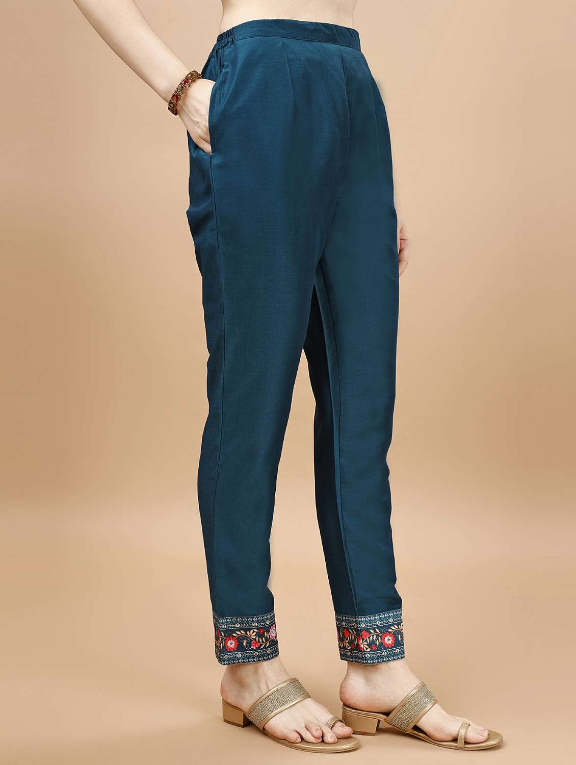 women placement print kurta pant set with dupatta - 20929898 - Standard Image - 3