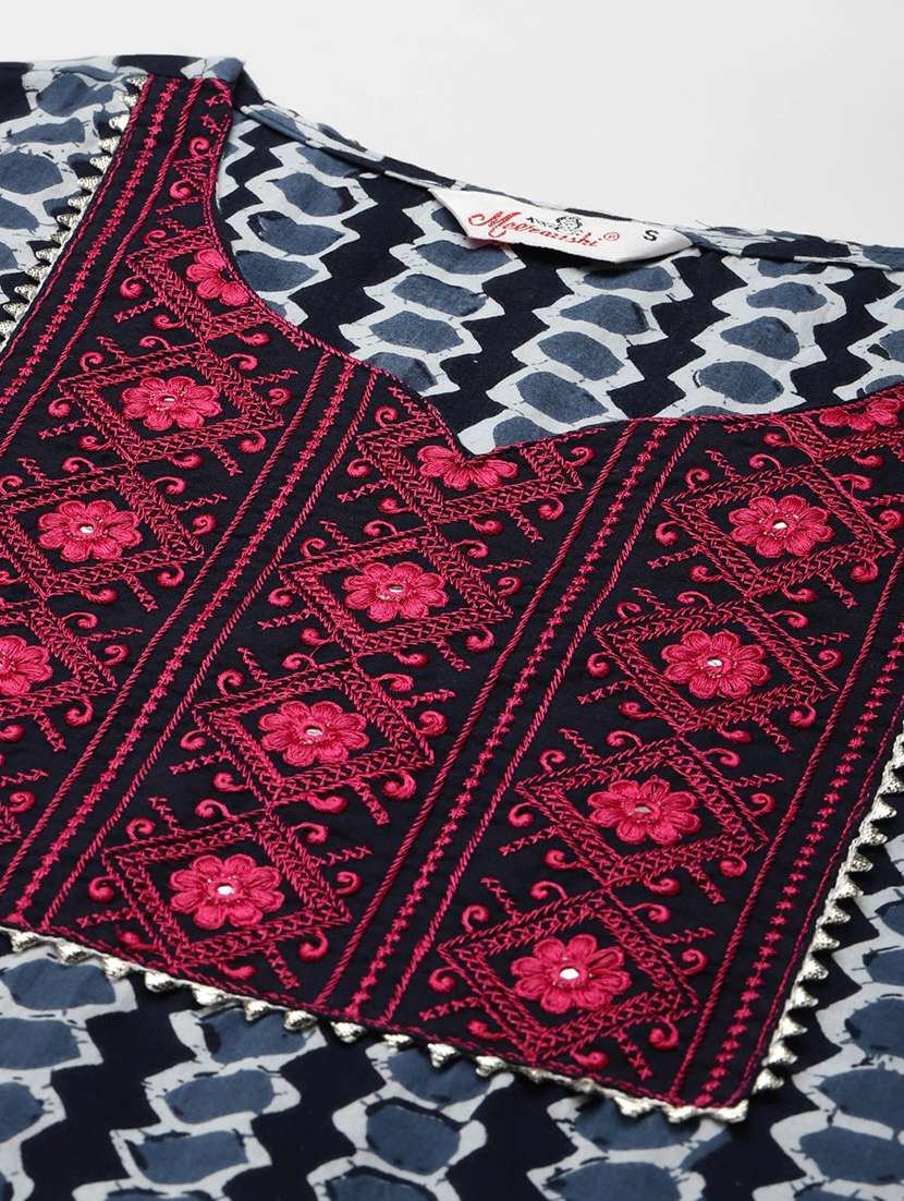 women three quarter sleeve straight kurta - 20947984 -  Standard Image - 3