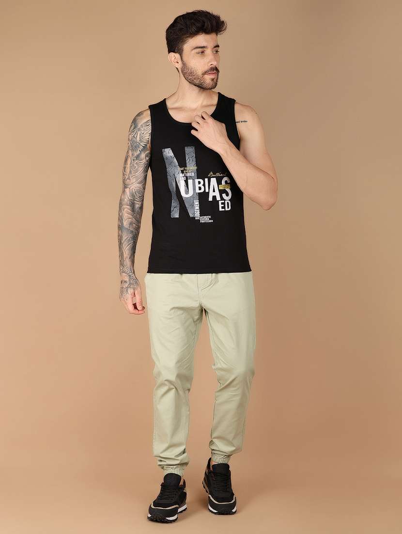 men round neck sleeveless vest - 20948768 -  Standard Image - 5