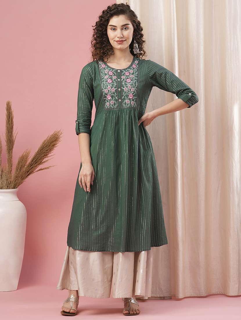 women green round neck a-line kurta - 20958597 - Zoom Image - 0
