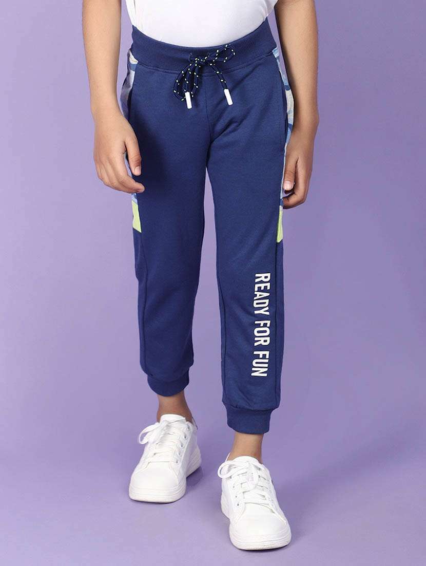 boys mid rise placement print track pant