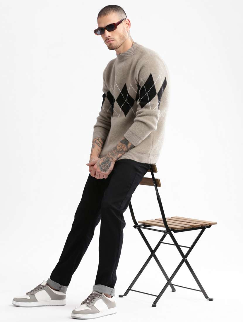 men long sleeved geometric pullover - 20960846 -  Standard Image - 3