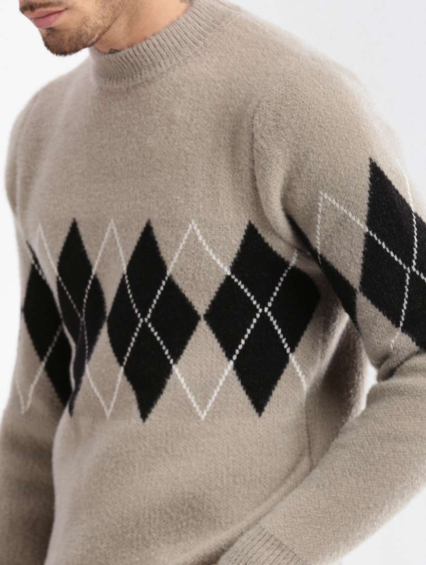 men long sleeved geometric pullover - 20960846 -  Standard Image - 5