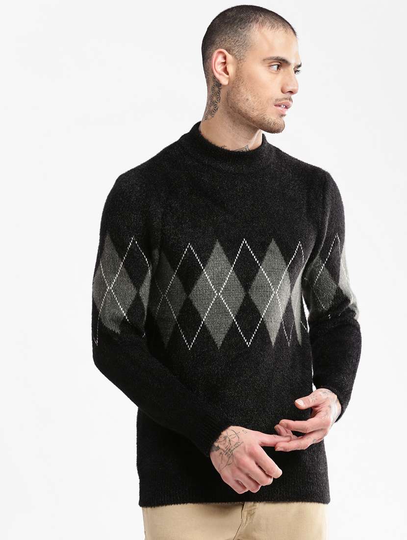men long sleeved geometric pullover