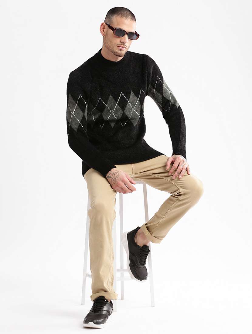 men long sleeved geometric pullover - 20960849 -  Standard Image - 3