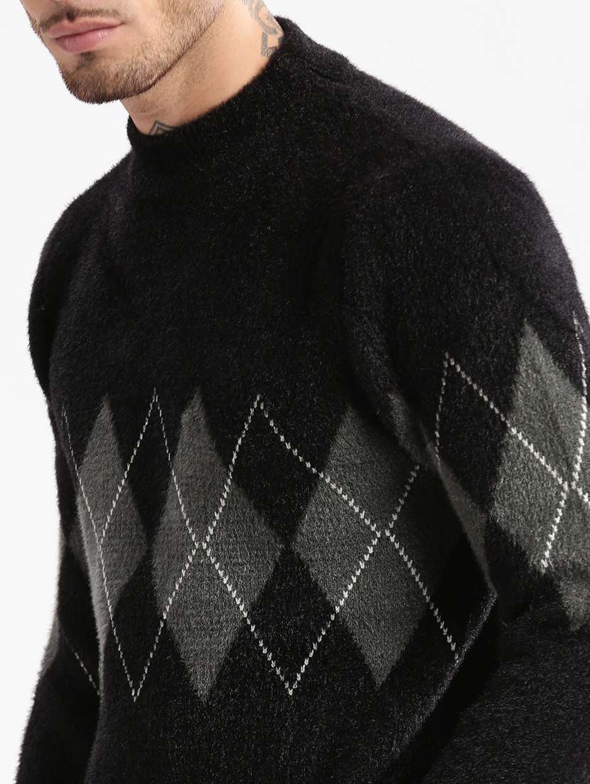 men long sleeved geometric pullover - 20960849 -  Standard Image - 5