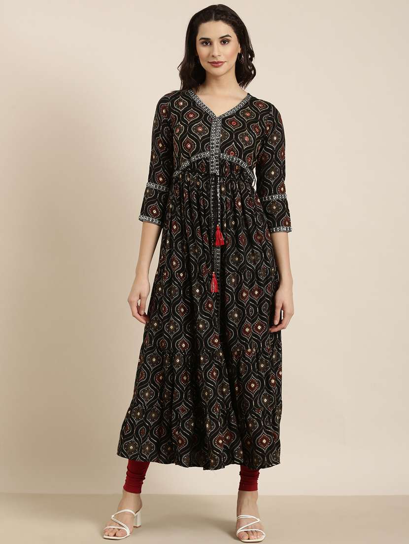 women black v neck flared kurta - 20961018 -  Zoom Image - 0