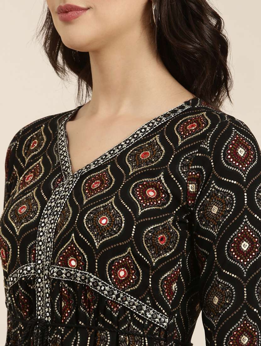 women black v neck flared kurta - 20961018 -  Standard Image - 5