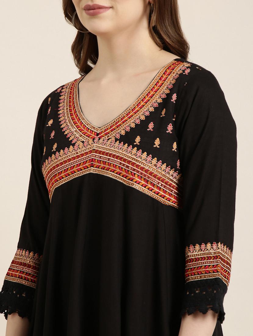 women black v neck flared kurta - 20961035 - Standard Image - 5