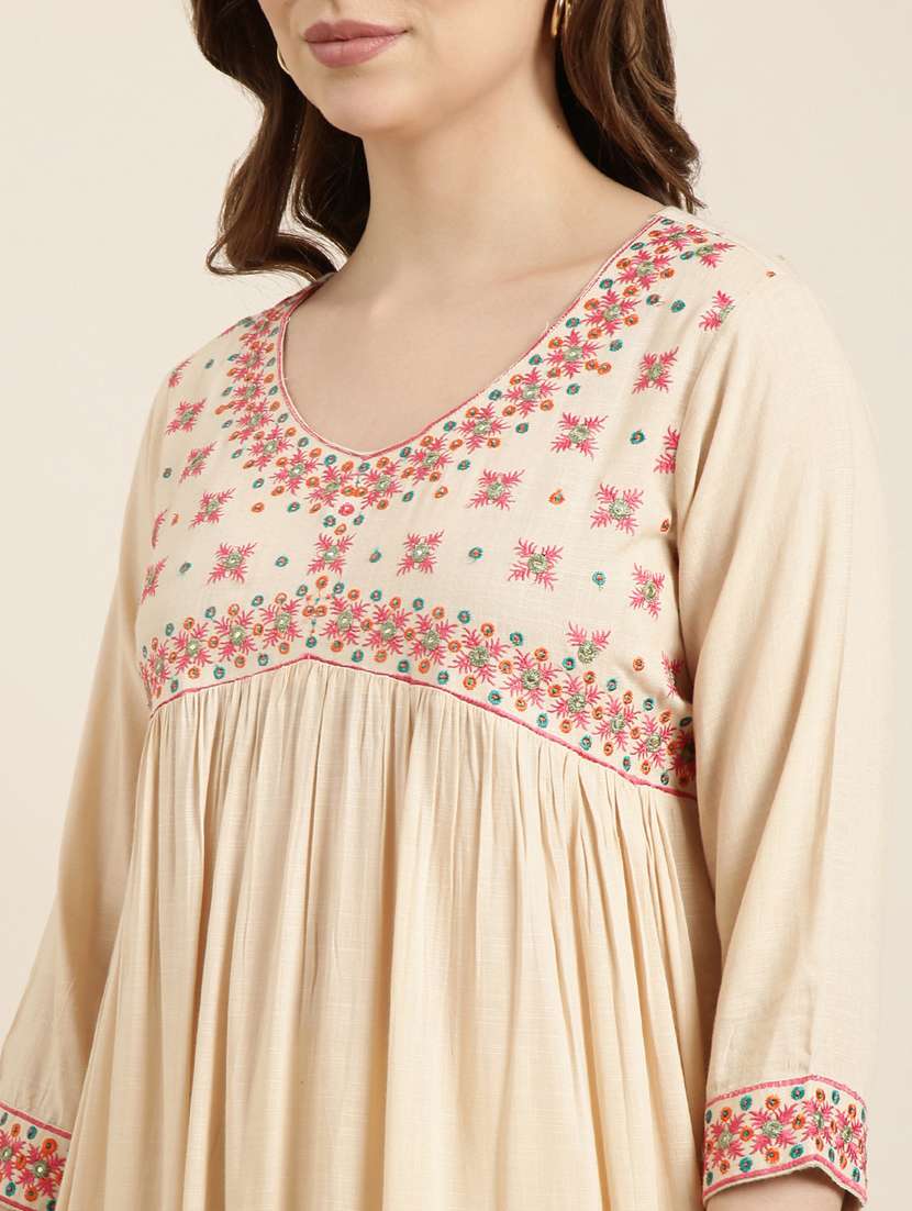 women embroidered kurta pant set with dupatta - 20961228 -  Standard Image - 5