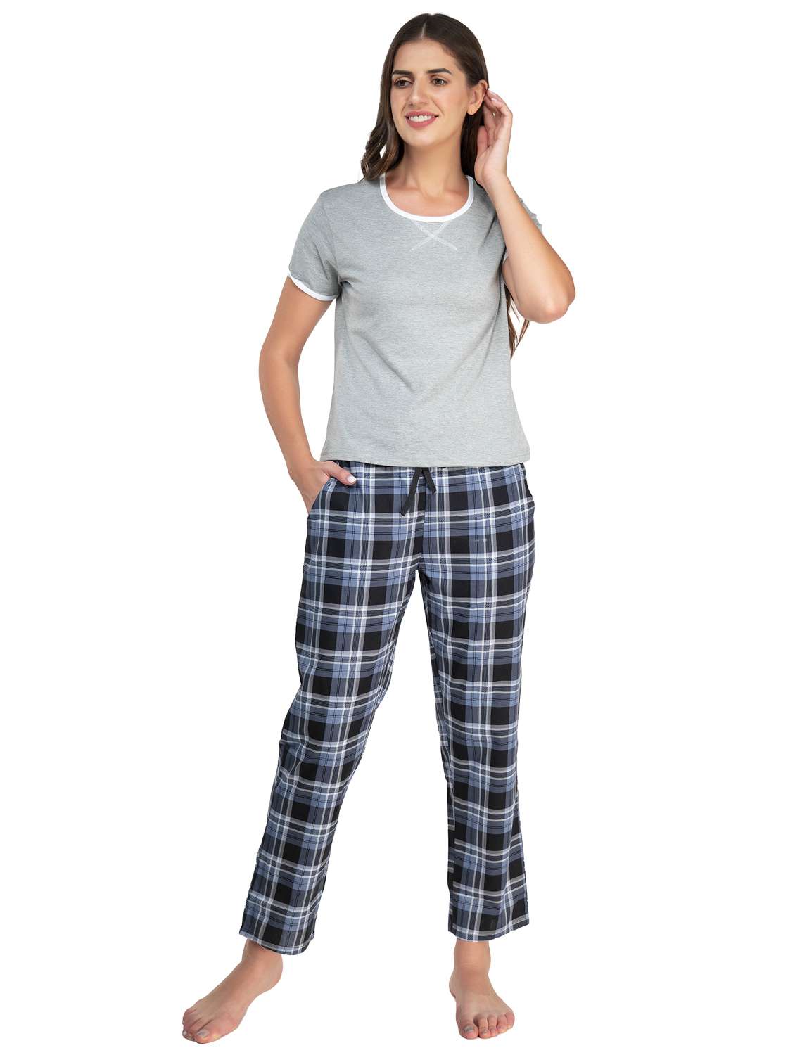 women round neck checks pyjama nightwear set