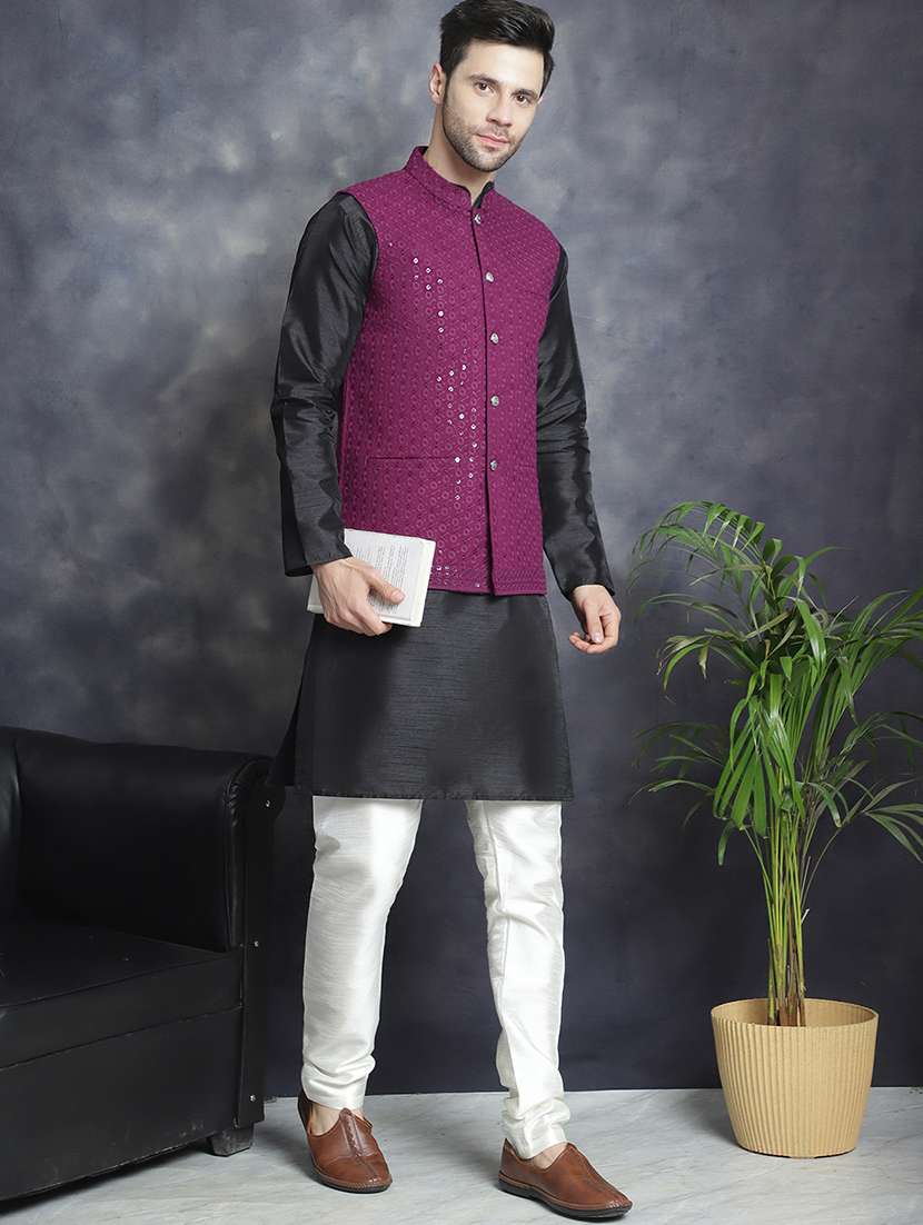 Men Embroidered Kurta Pyjama With Jacket