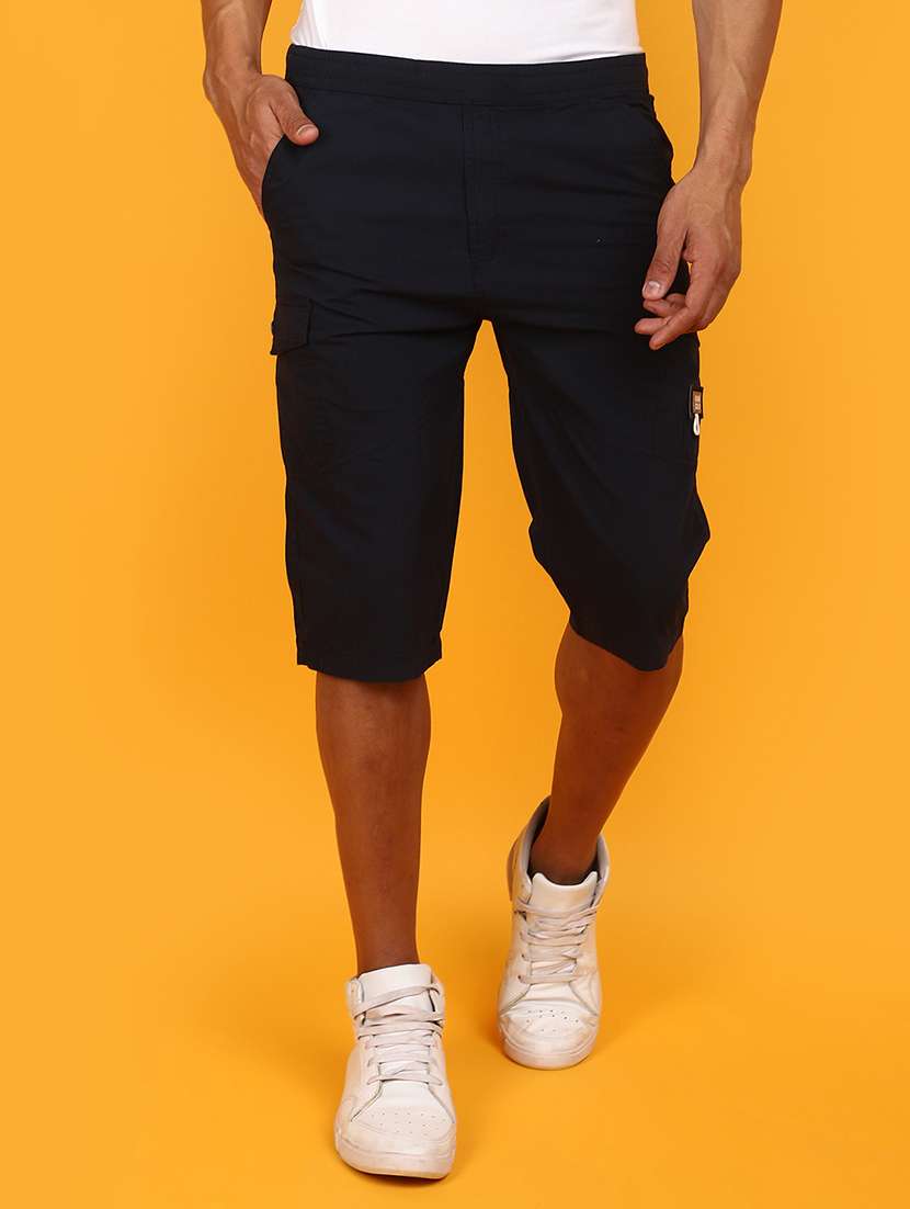 men solid mid rise cargo shorts