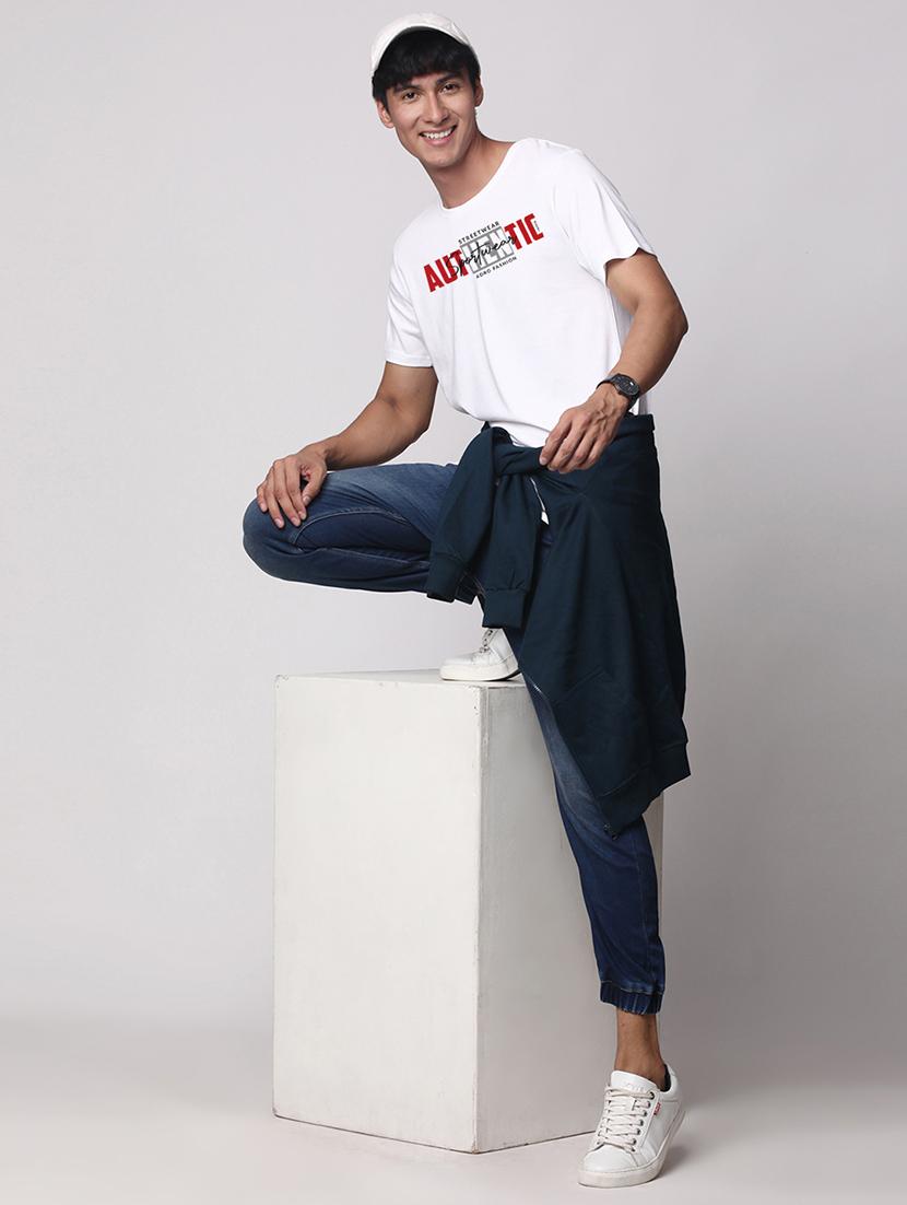 men round neck chest print t-shirt - 20966312 - Standard Image - 3