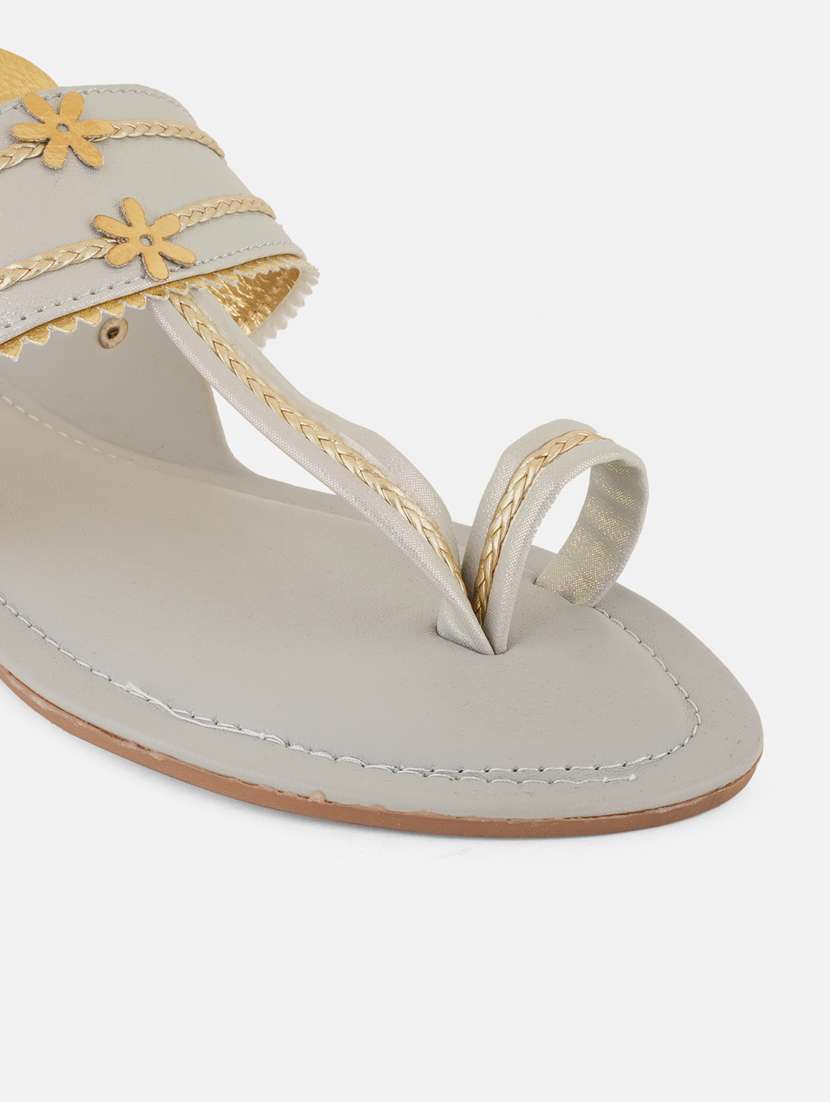 women one toe sandal - 20971433 -  Standard Image - 3