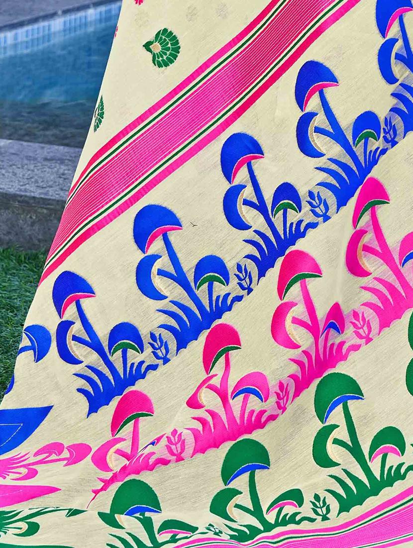 off-white ikkat saree - 20973661 - Standard Image - 3