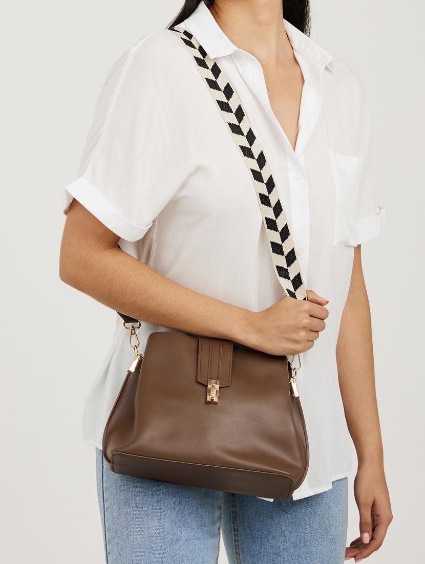 brown solid sling bag - 20977376 - Standard Image - 3