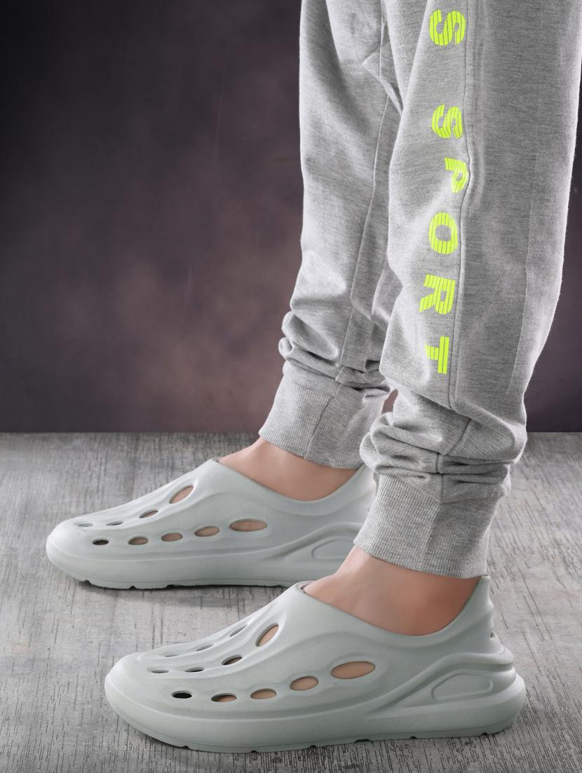 men solid color slip on clog - 21010129 - Standard Image - 5