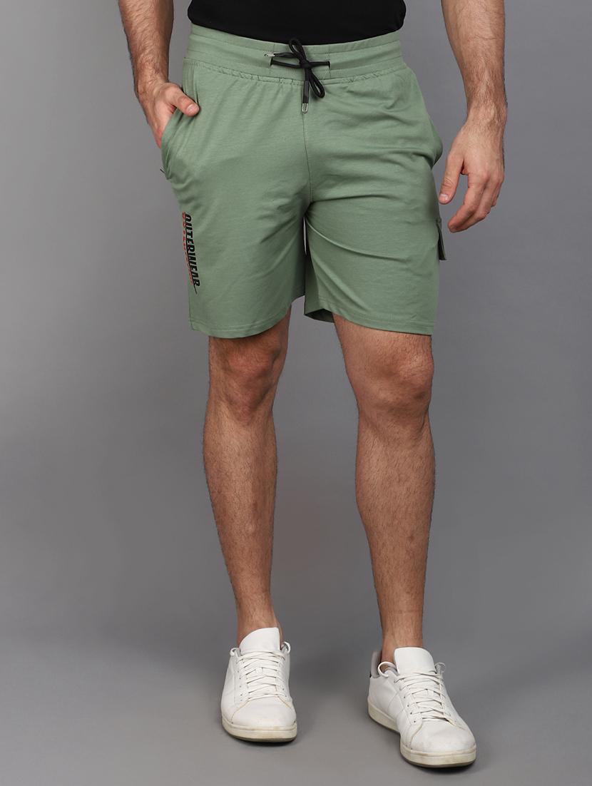 men solid mid rise cargo shorts