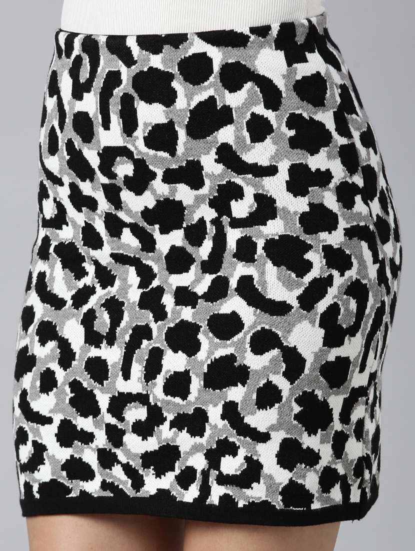 women black animal printed pencil skirt - 21023453 -  Standard Image - 5