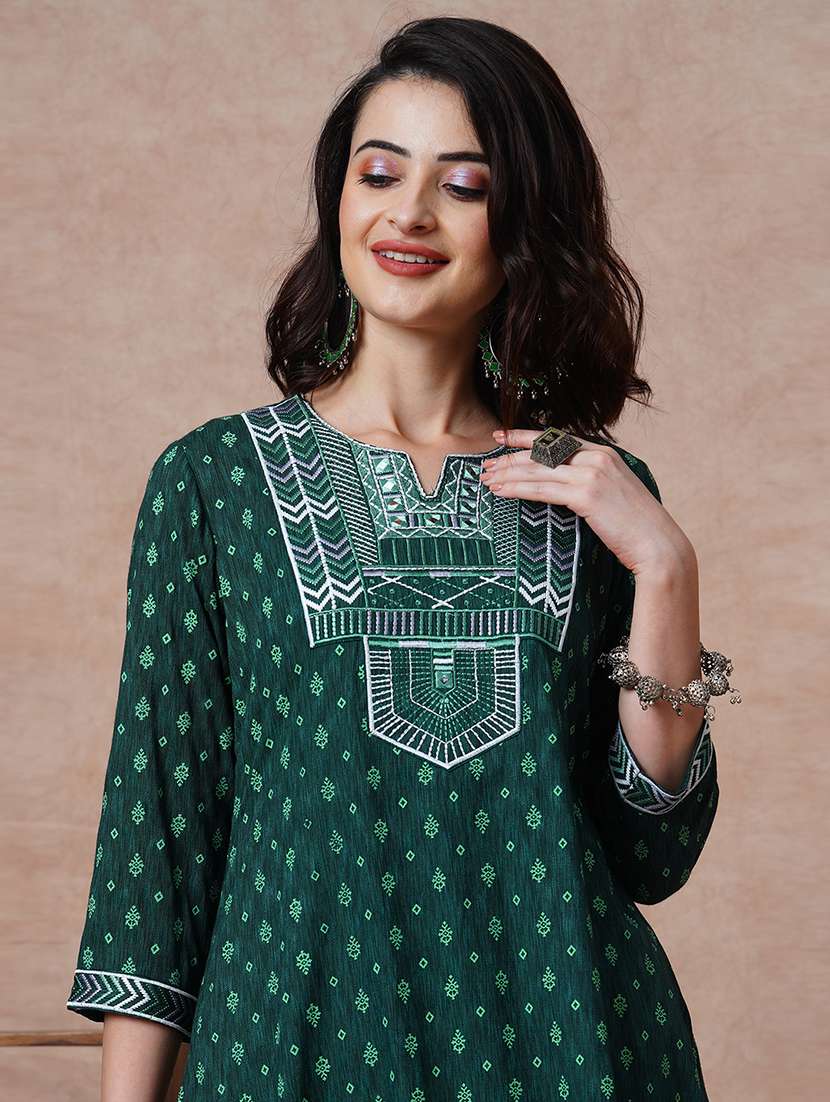 women green notch neck a-line kurta - 21034526 - Standard Image - 3