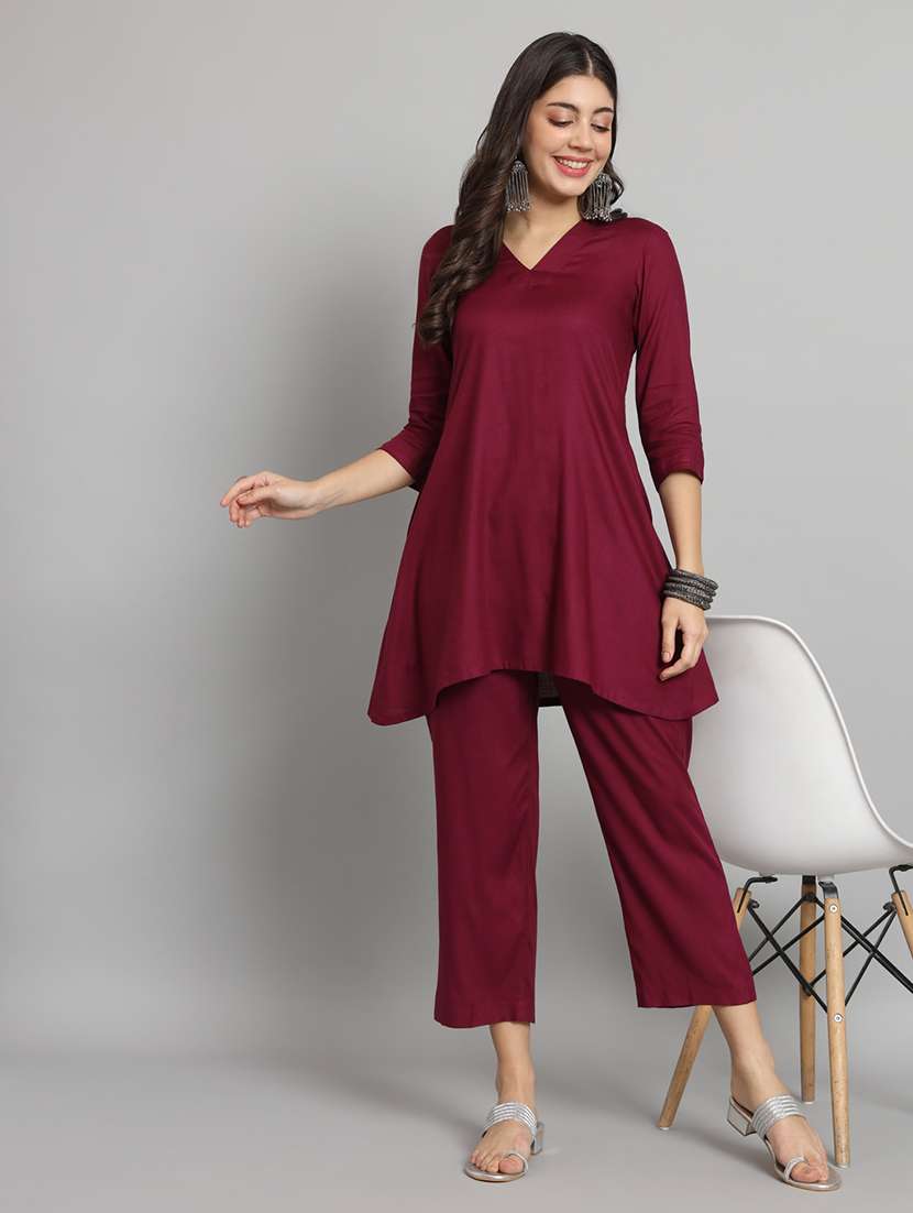 women maroon v neck kurta pant set 