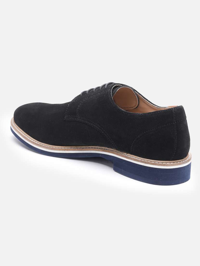 men black solid casual shoes - 21047973 -  Standard Image - 3