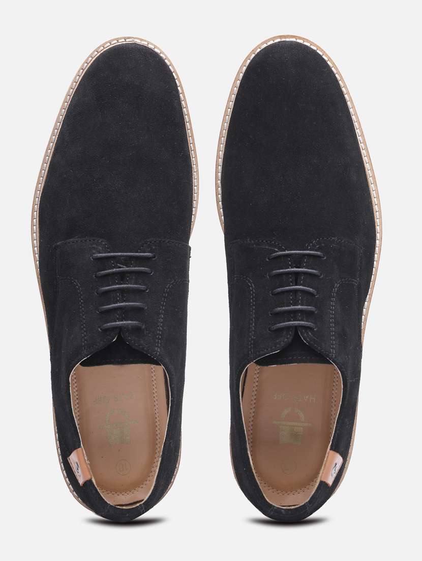 men black solid casual shoes - 21047973 -  Standard Image - 5
