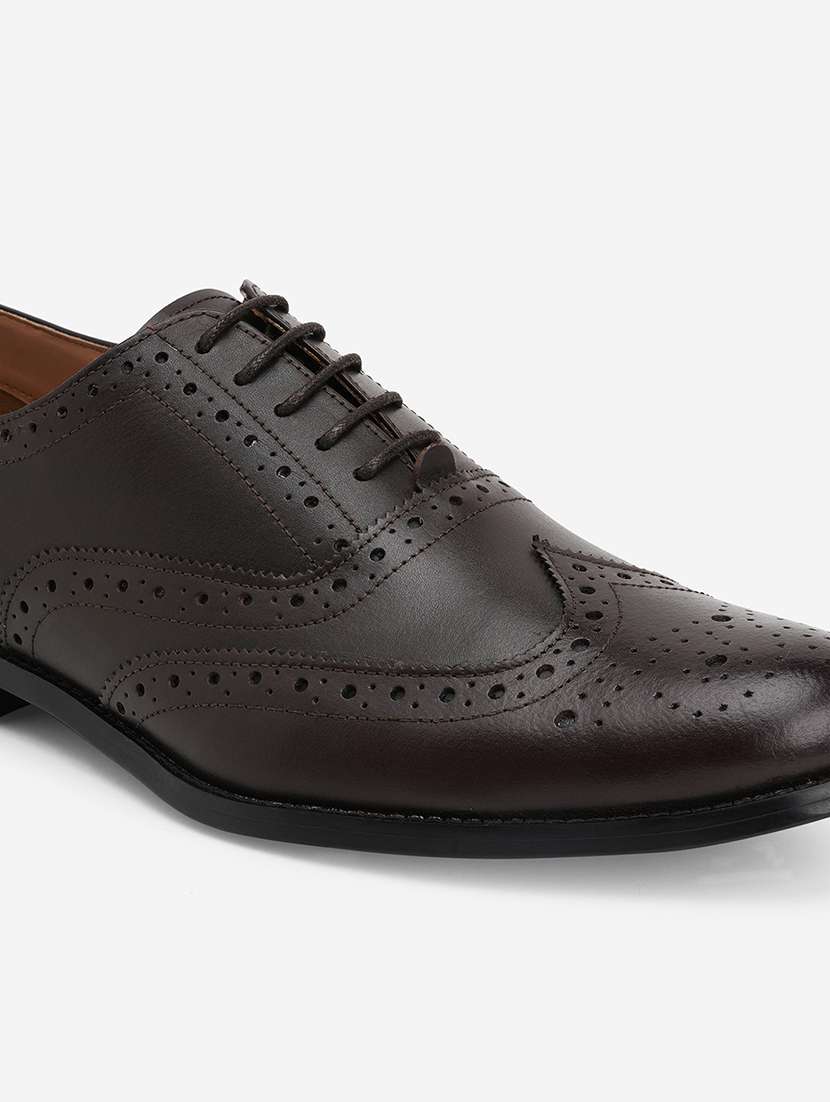 men leather formal brogues - 21047976 - Standard Image - 5