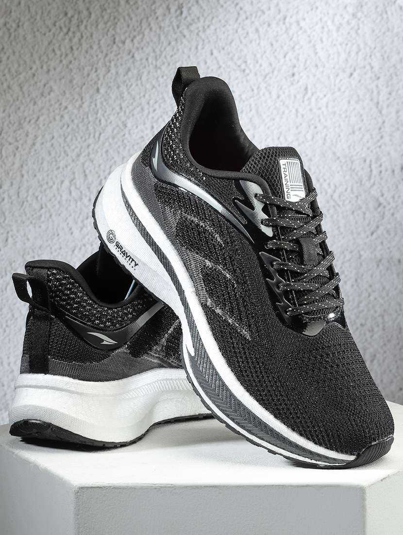 men lace up sport shoes