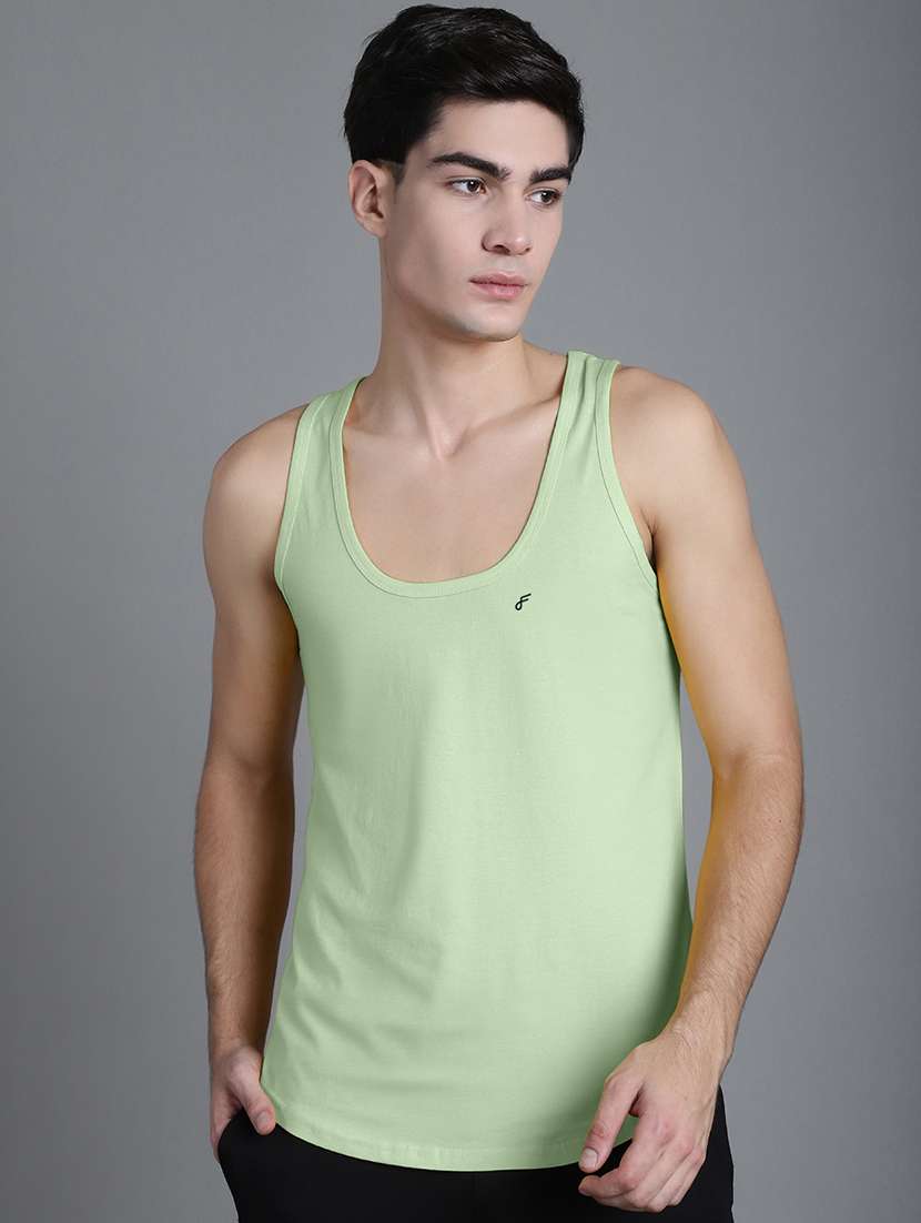 men scoop neck solid vest