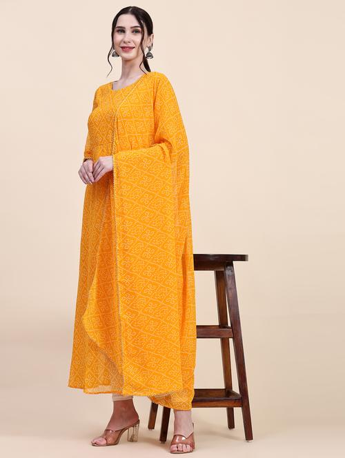 women three quarter sleeve kurta dupatta set - 21067139 -  Standard Image - 0