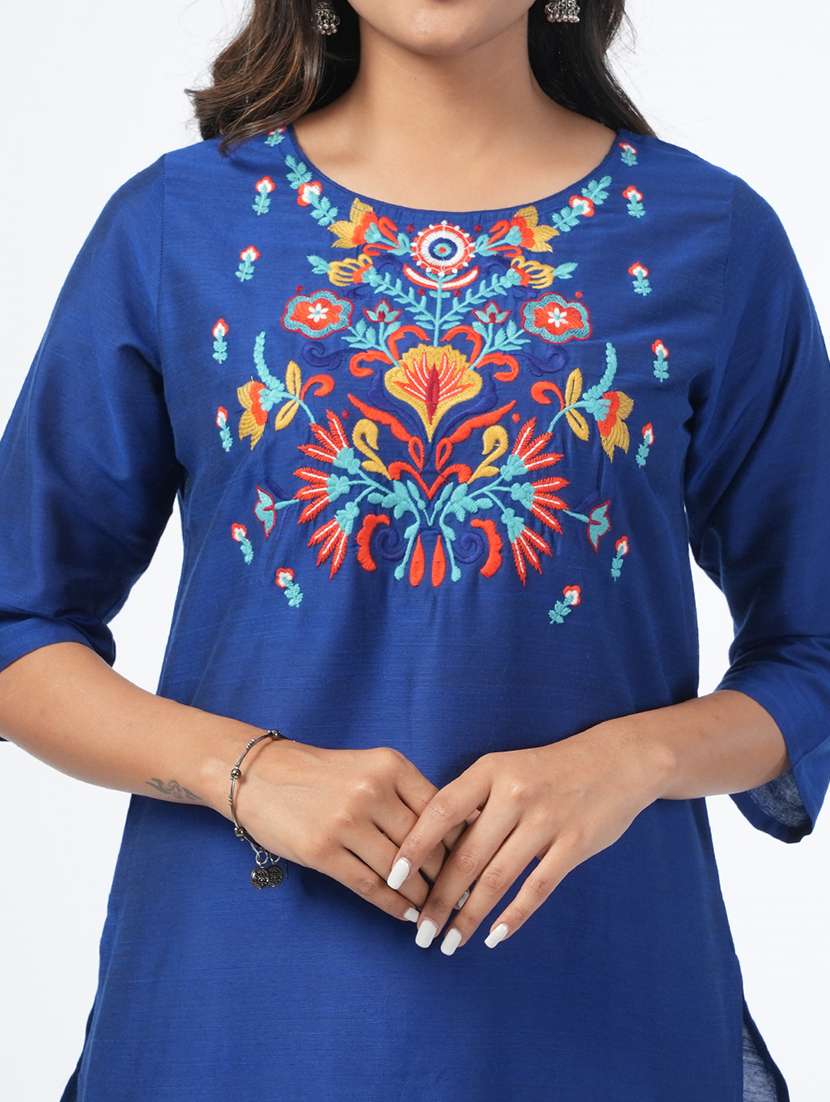 women three quarter sleeve straight kurta - 21067743 -  Standard Image - 5