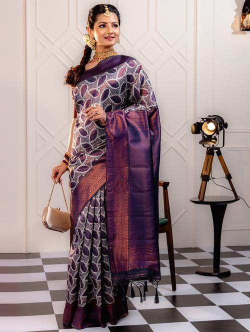 women printed bordered saree with blouse - 21068384 -  Standard Image - 0