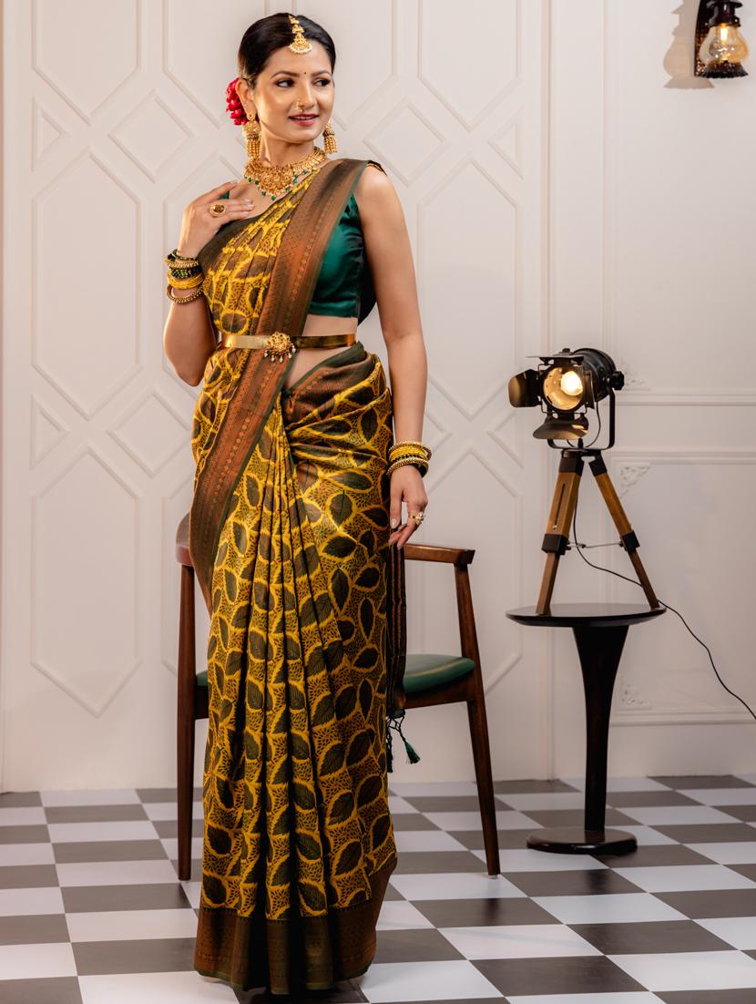 women printed bordered saree with blouse - 21068389 - Zoom Image - 0