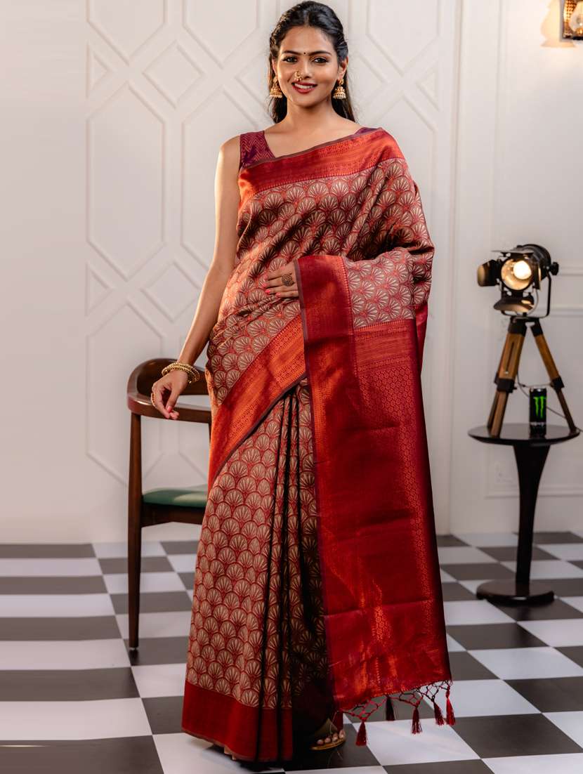 women self design bordered saree with blouse - 21068407 - Zoom Image - 0