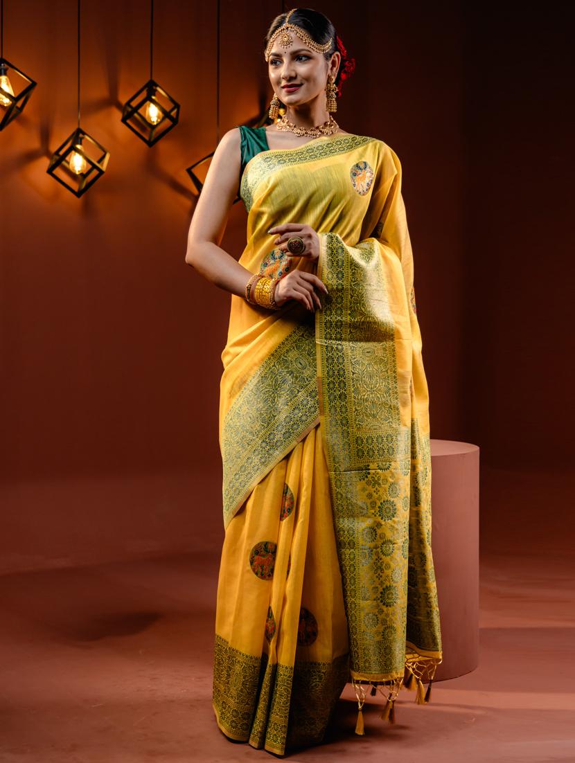 women self design bordered saree with blouse - 21068445 - Zoom Image - 0