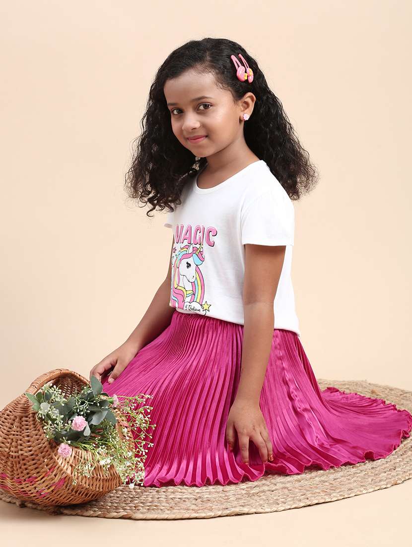 white round neck short sleeves tees