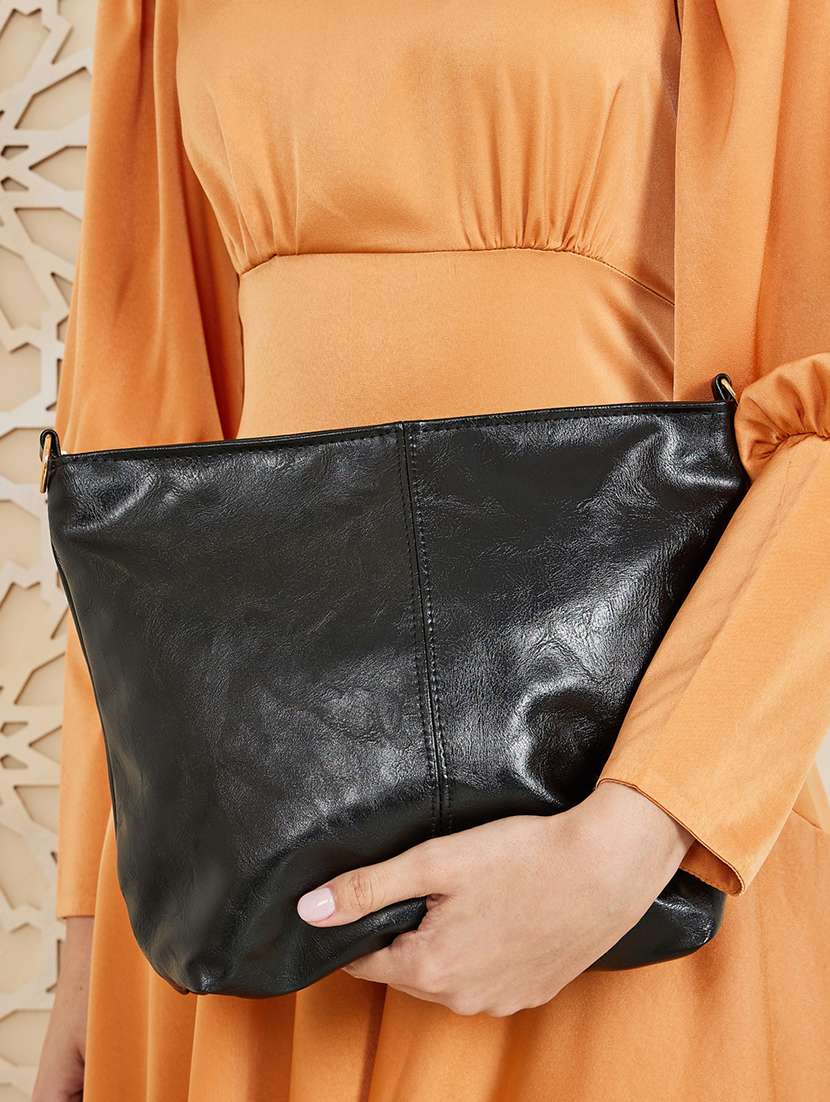 wome black textured letherrette (pu) handbag - 21071581 - Standard Image - 5