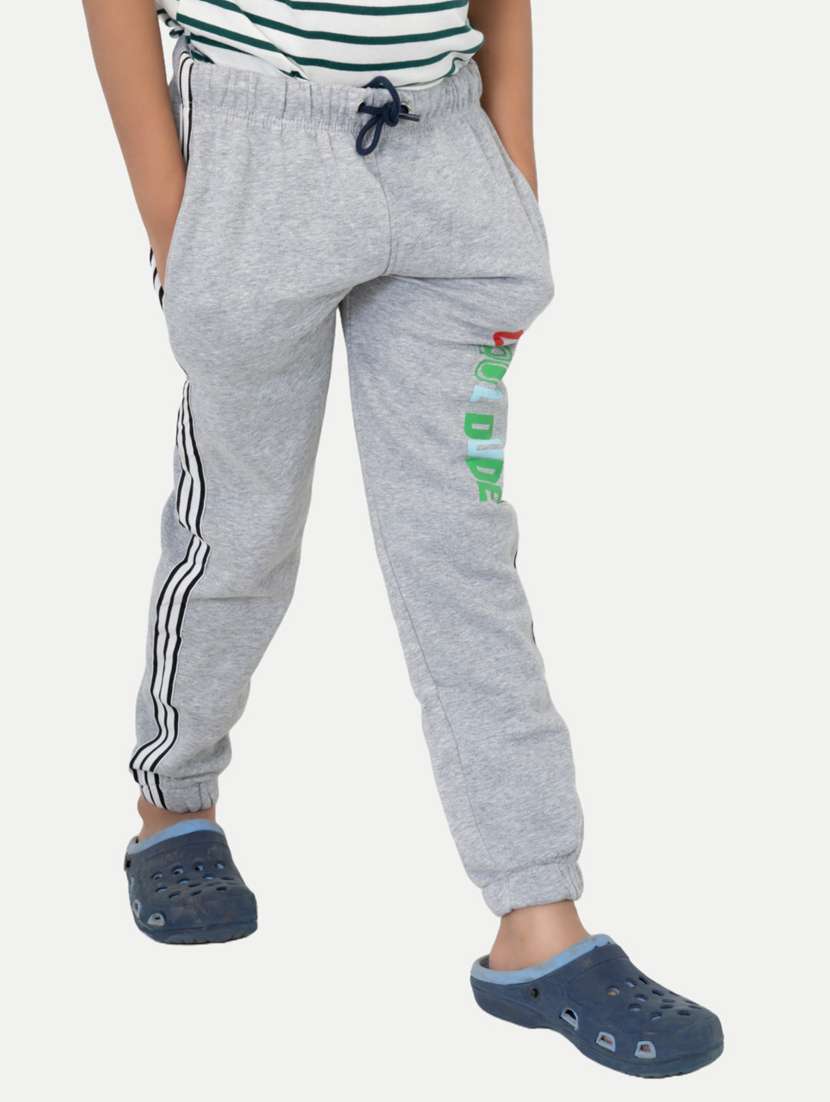 boys mid rise placement printed track pant