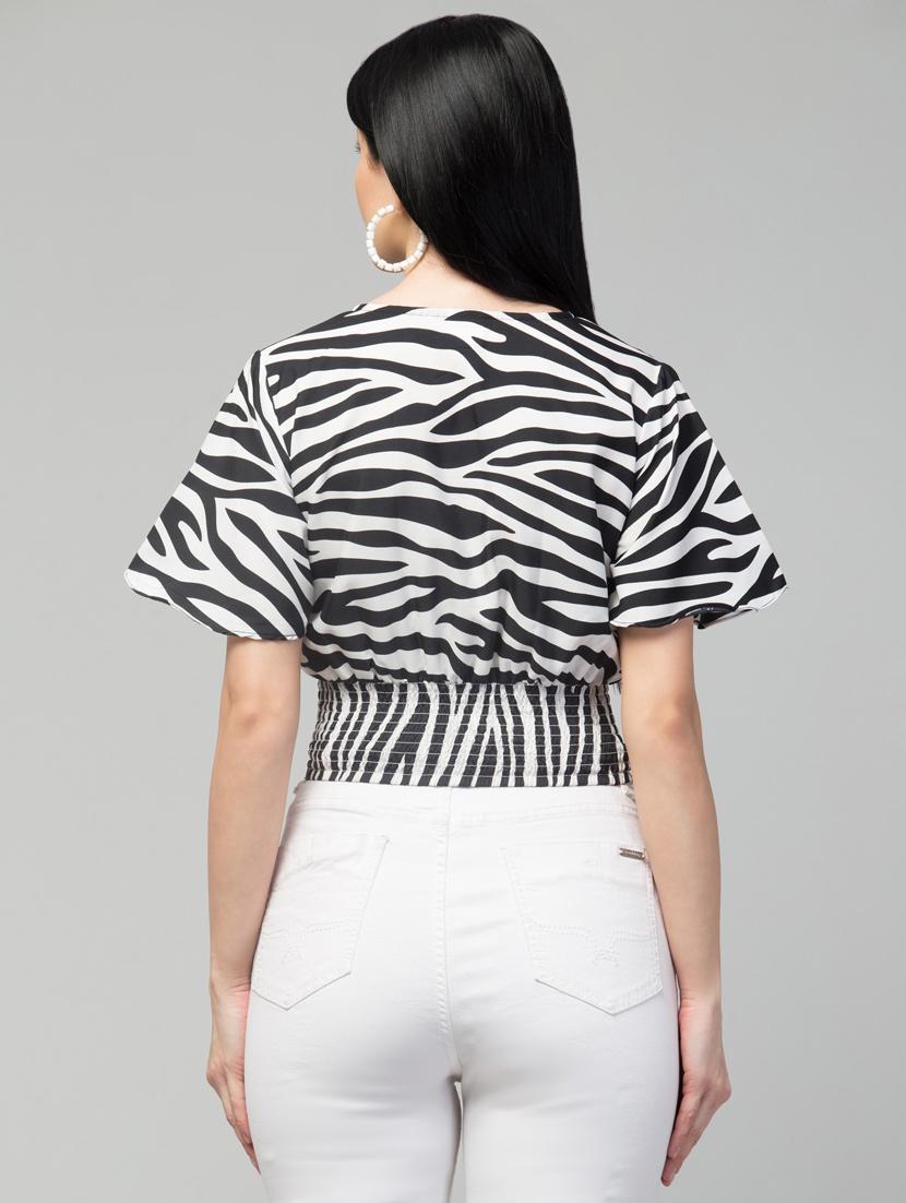 black & white printed detailed crop top - 21074495 -  Standard Image - 3