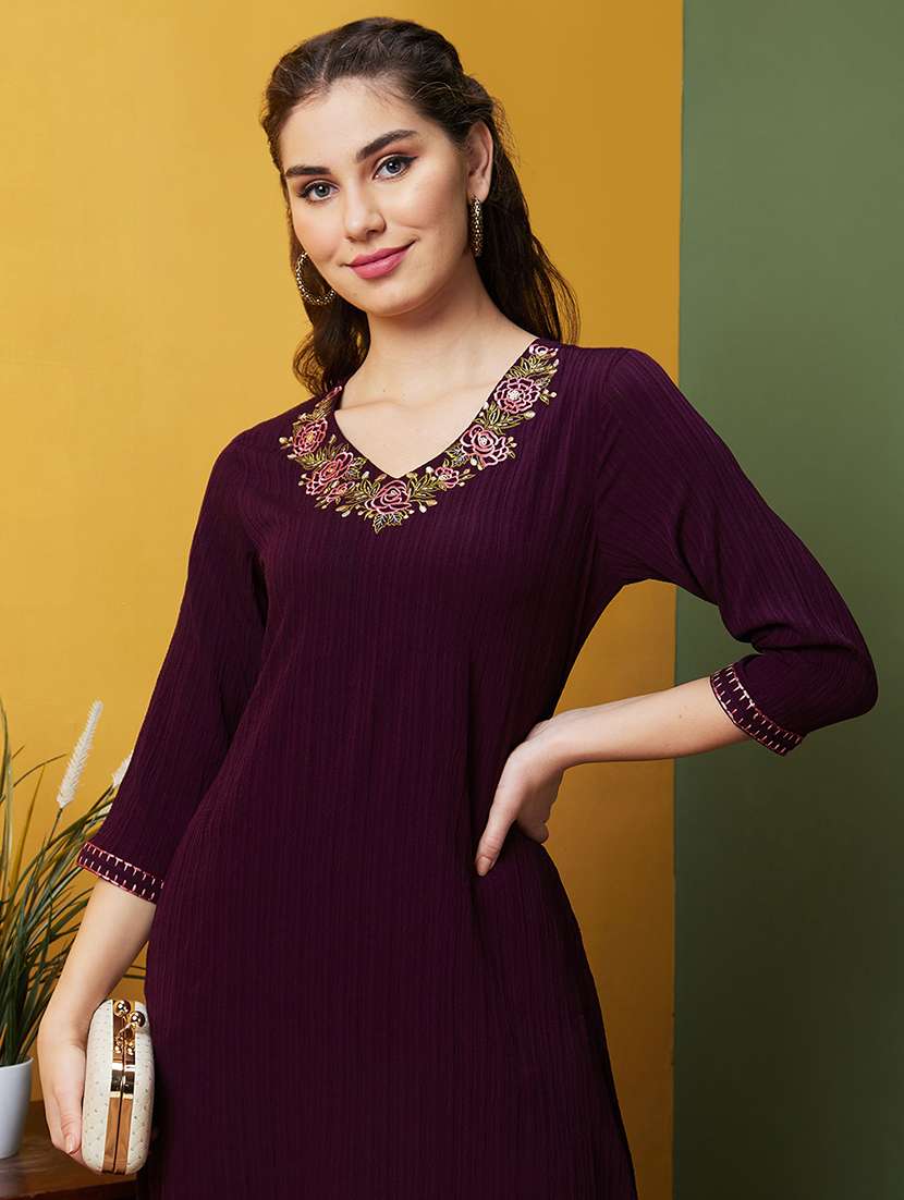 globus women purple floral embroidered v neck georgette a-line kurta with pocket - 21081860 -  Standard Image - 3