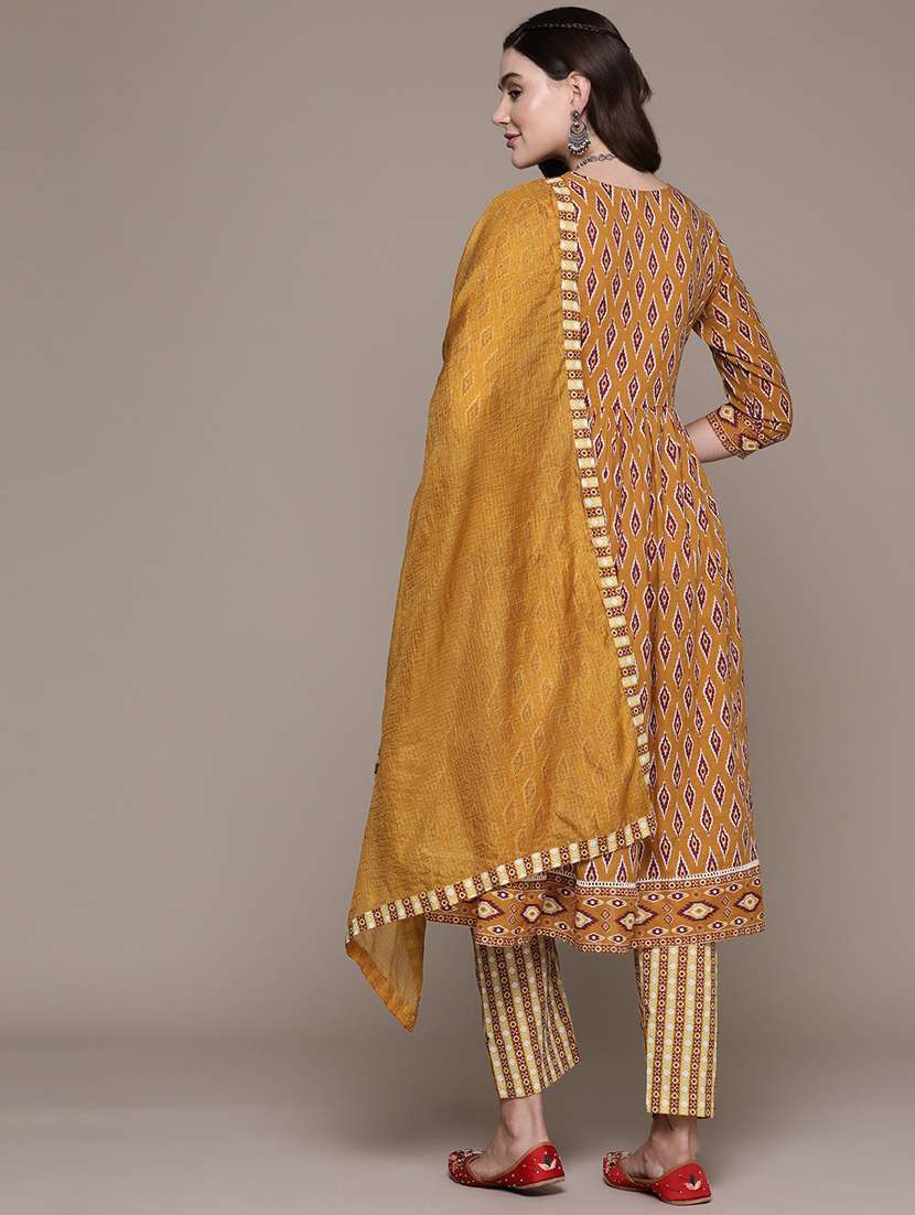 women three quarter sleeve kurta pant with dupatta set - 21087671 - Standard Image - 3