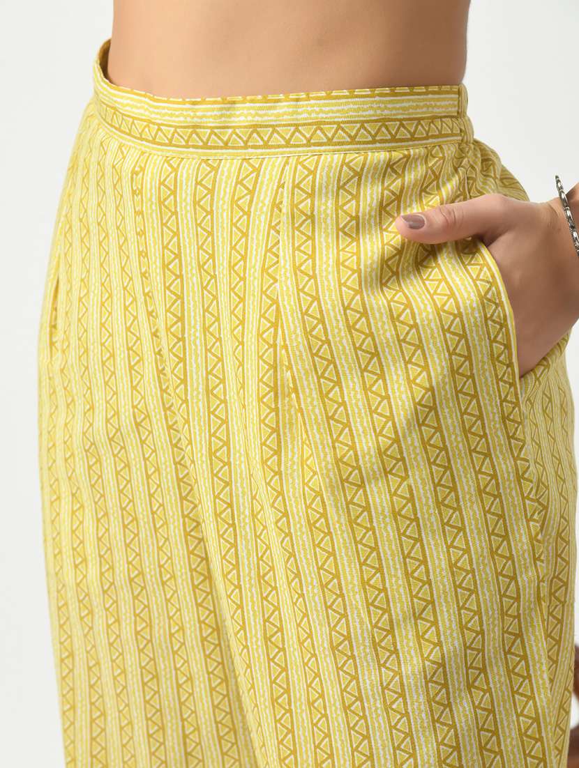 women three quarter sleeve kurta pant with dupatta set - 21135956 -  Standard Image - 3