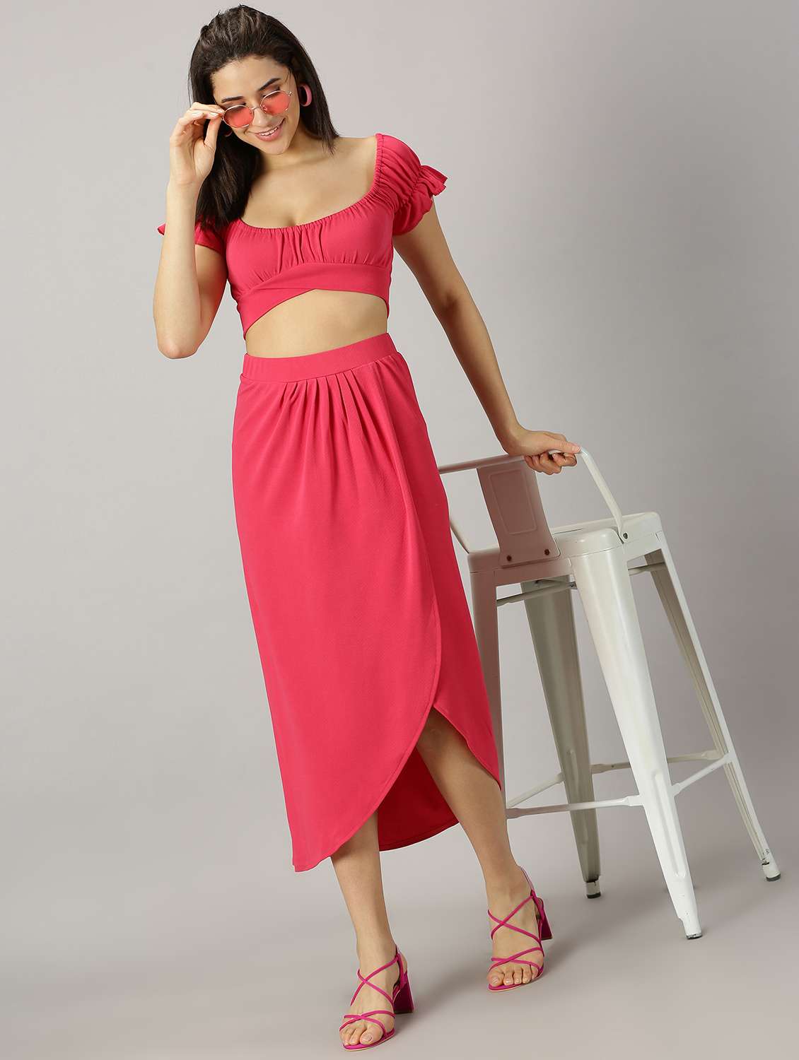 solid pink detailed crop top - 21137904 -  Standard Image - 3