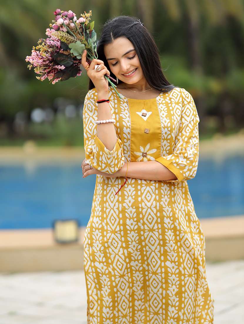 women three quarter sleeve kurta pant set - 21139116 -  Standard Image - 3